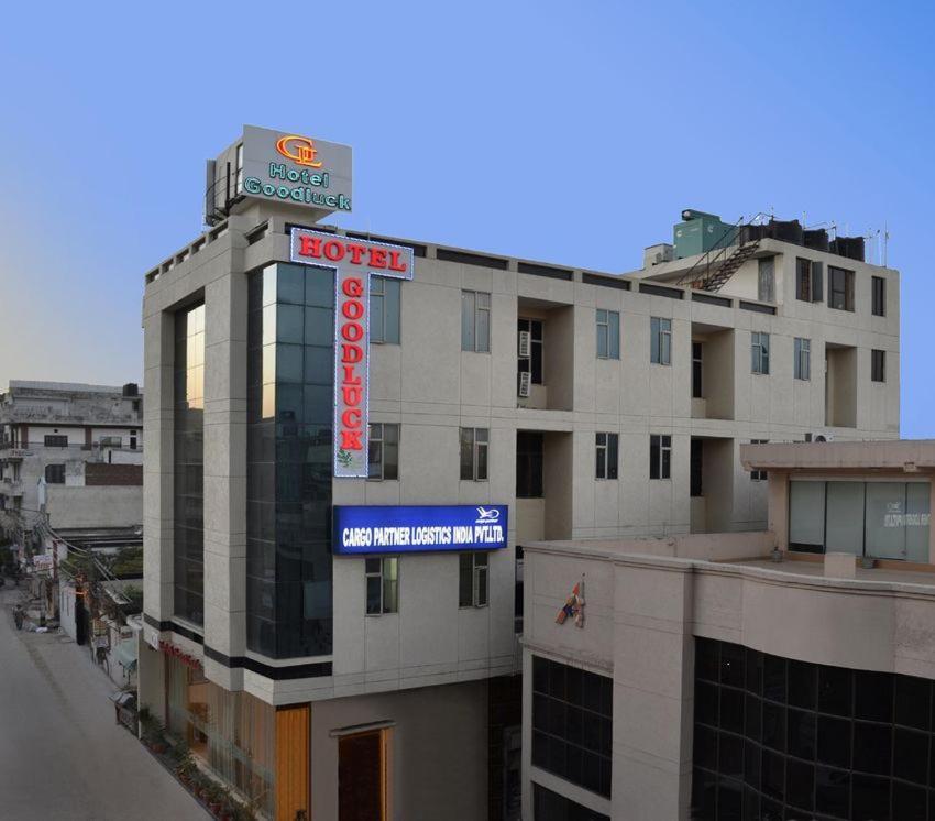 Airport Hotel Goodluck Nova Deli Exterior foto
